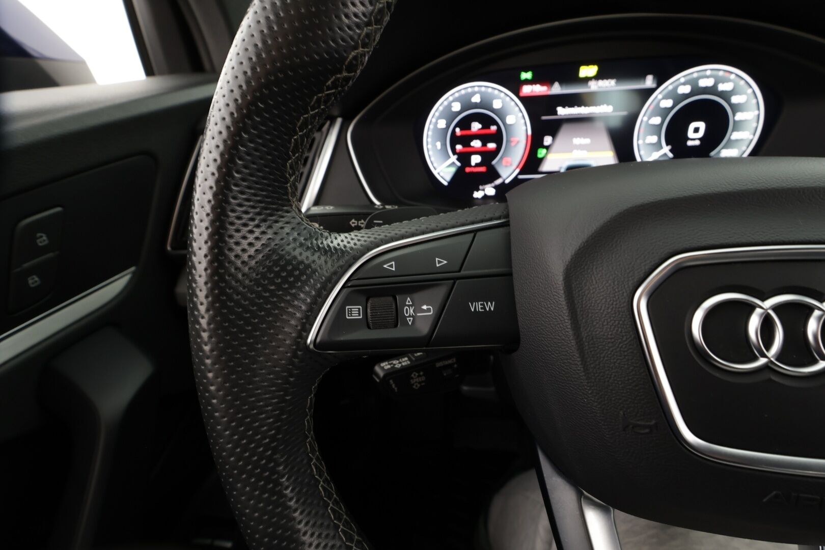 Audi Q5 2022 Advanced 50 TFSI e 220 kW quattro S tronic Electrified Edition * Adapt.Vakkari / Vetokoukku / Ilma-Alusta / LED / Sporttipenkit - Akku kuntotarkastettu / P.Kamera / Suomi-auto / 2x Latauskaapelit / Kahdet renkaat 