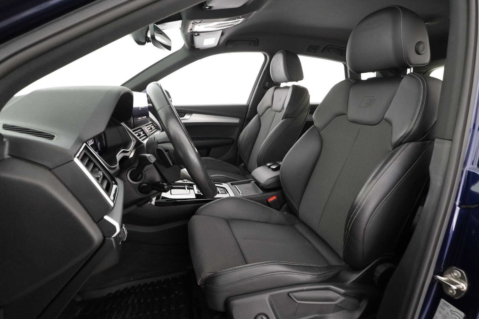 Audi Q5 2022 Advanced 50 TFSI e 220 kW quattro S tronic Electrified Edition * Adapt.Vakkari / Vetokoukku / Ilma-Alusta / LED / Sporttipenkit - Akku kuntotarkastettu / P.Kamera / Suomi-auto / 2x Latauskaapelit / Kahdet renkaat 