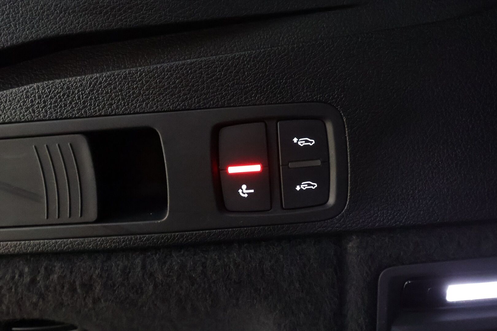 Audi Q5 2022 Advanced 50 TFSI e 220 kW quattro S tronic Electrified Edition * Adapt.Vakkari / Vetokoukku / Ilma-Alusta / LED / Sporttipenkit - Akku kuntotarkastettu / P.Kamera / Suomi-auto / 2x Latauskaapelit / Kahdet renkaat 