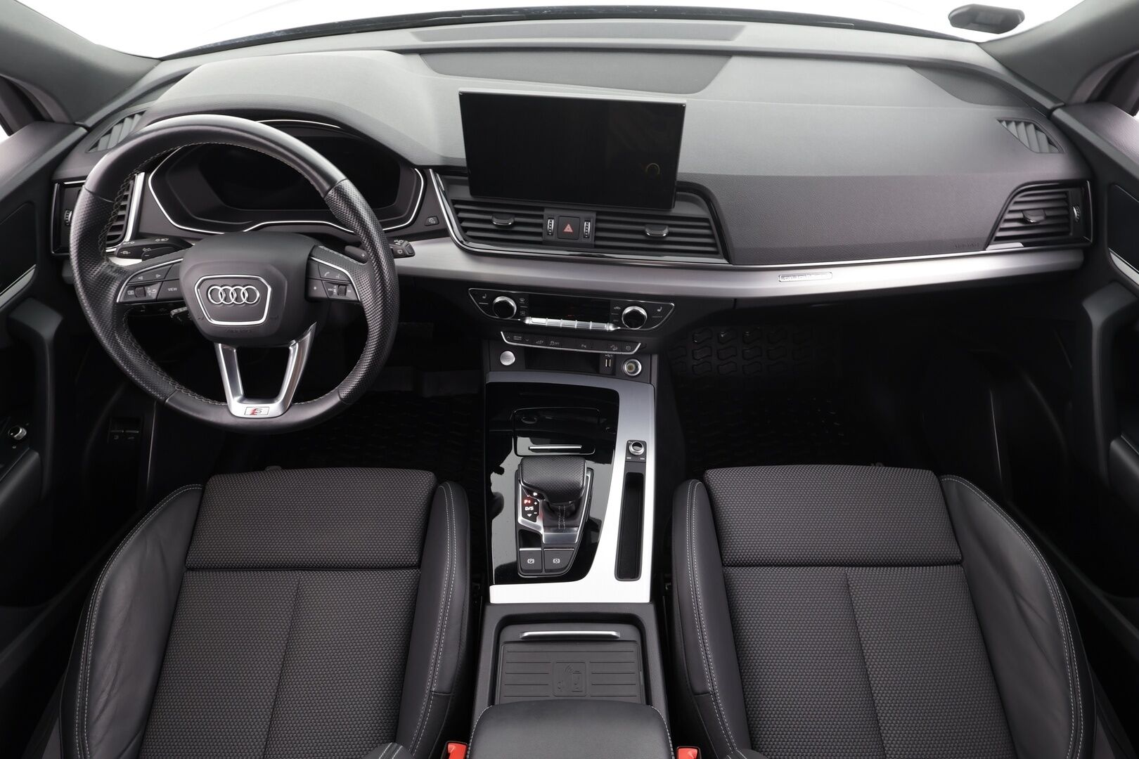 Audi Q5 2022 Advanced 50 TFSI e 220 kW quattro S tronic Electrified Edition * Adapt.Vakkari / Vetokoukku / Ilma-Alusta / LED / Sporttipenkit - Akku kuntotarkastettu / P.Kamera / Suomi-auto / 2x Latauskaapelit / Kahdet renkaat 