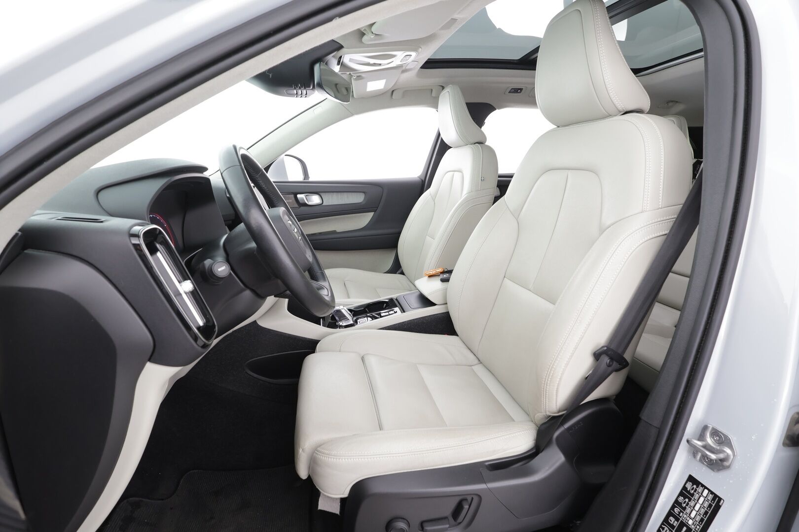 Volvo XC40 2021 B4 AWD MHEV Business Inscription aut - | ACC | Webasto | Panorama | Koukku | Full-LED | Muistipenkki | H&K | BLIS | 360° | Suomi-auto | Kahdet renkaat aluvanteilla | Merkkihuollettu | Supervarusteet |