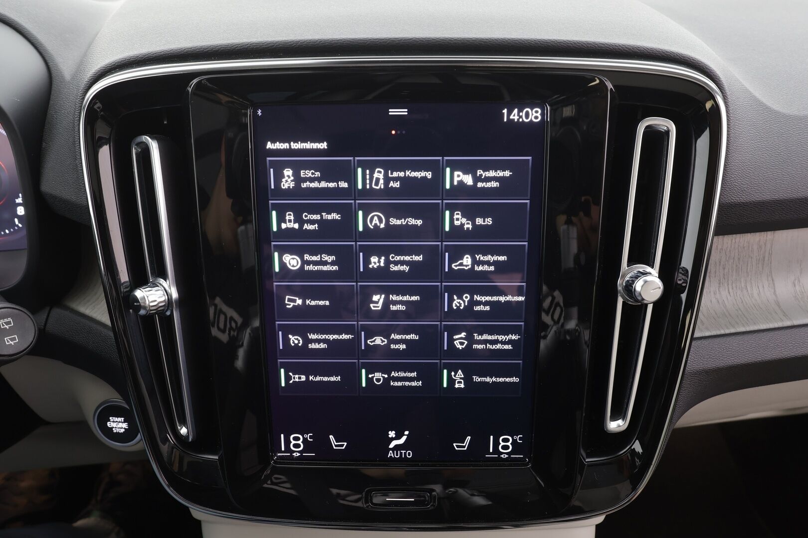 Volvo XC40 2021 B4 AWD MHEV Business Inscription aut - | ACC | Webasto | Panorama | Koukku | Full-LED | Muistipenkki | H&K | BLIS | 360° | Suomi-auto | Kahdet renkaat aluvanteilla | Merkkihuollettu | Supervarusteet |