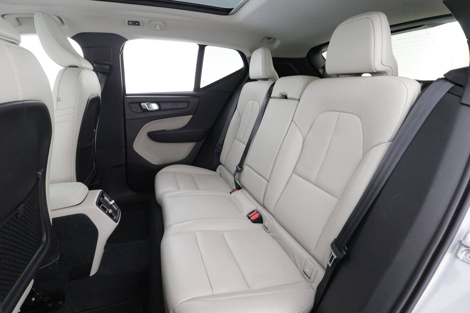 Volvo XC40 2021 B4 AWD MHEV Business Inscription aut - | ACC | Webasto | Panorama | Koukku | Full-LED | Muistipenkki | H&K | BLIS | 360° | Suomi-auto | Kahdet renkaat aluvanteilla | Merkkihuollettu | Supervarusteet |