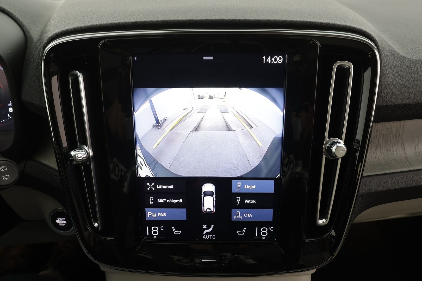 Volvo XC40 2021 B4 AWD MHEV Business Inscription aut - | ACC | Webasto | Panorama | Koukku | Full-LED | Muistipenkki | H&K | BLIS | 360° | Suomi-auto | Kahdet renkaat aluvanteilla | Merkkihuollettu | Supervarusteet |