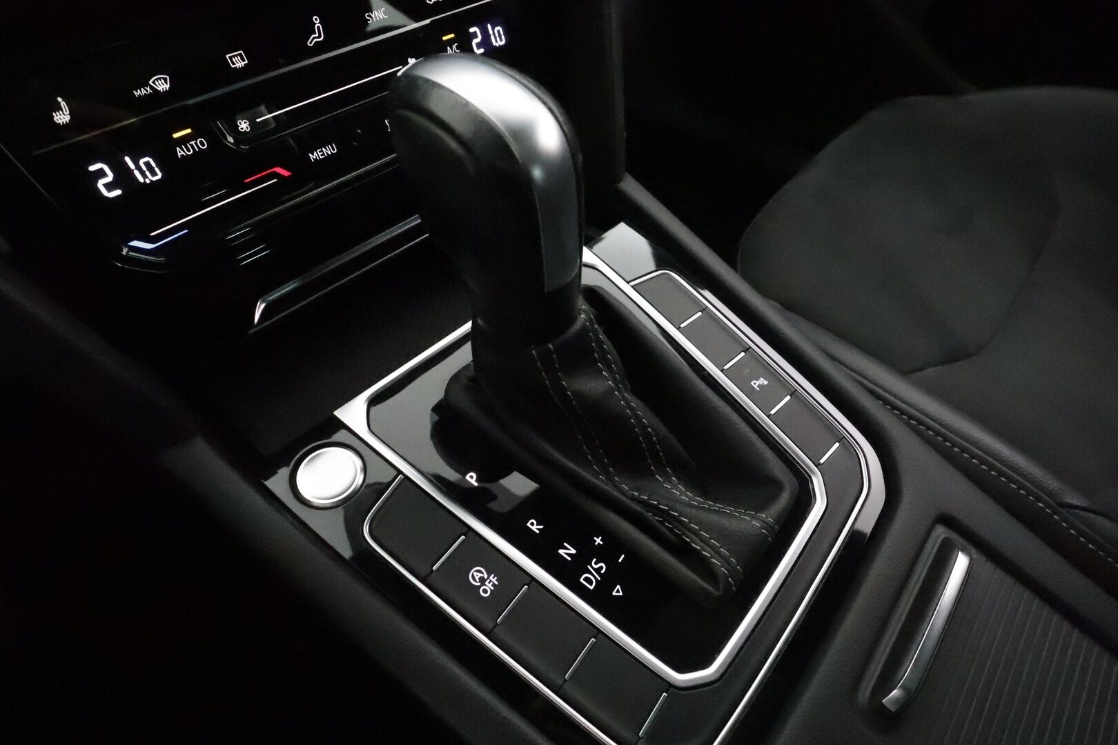 Volkswagen Arteon 2021 Shooting Brake R-Line 2,0 TDI SCR 110 kW *ACC / P.tutkat / Adapt.LED / Panorama / KeylessGo / Webasto* - 1.Om Suomi-auto / Kahdet renkaat aluvanteilla