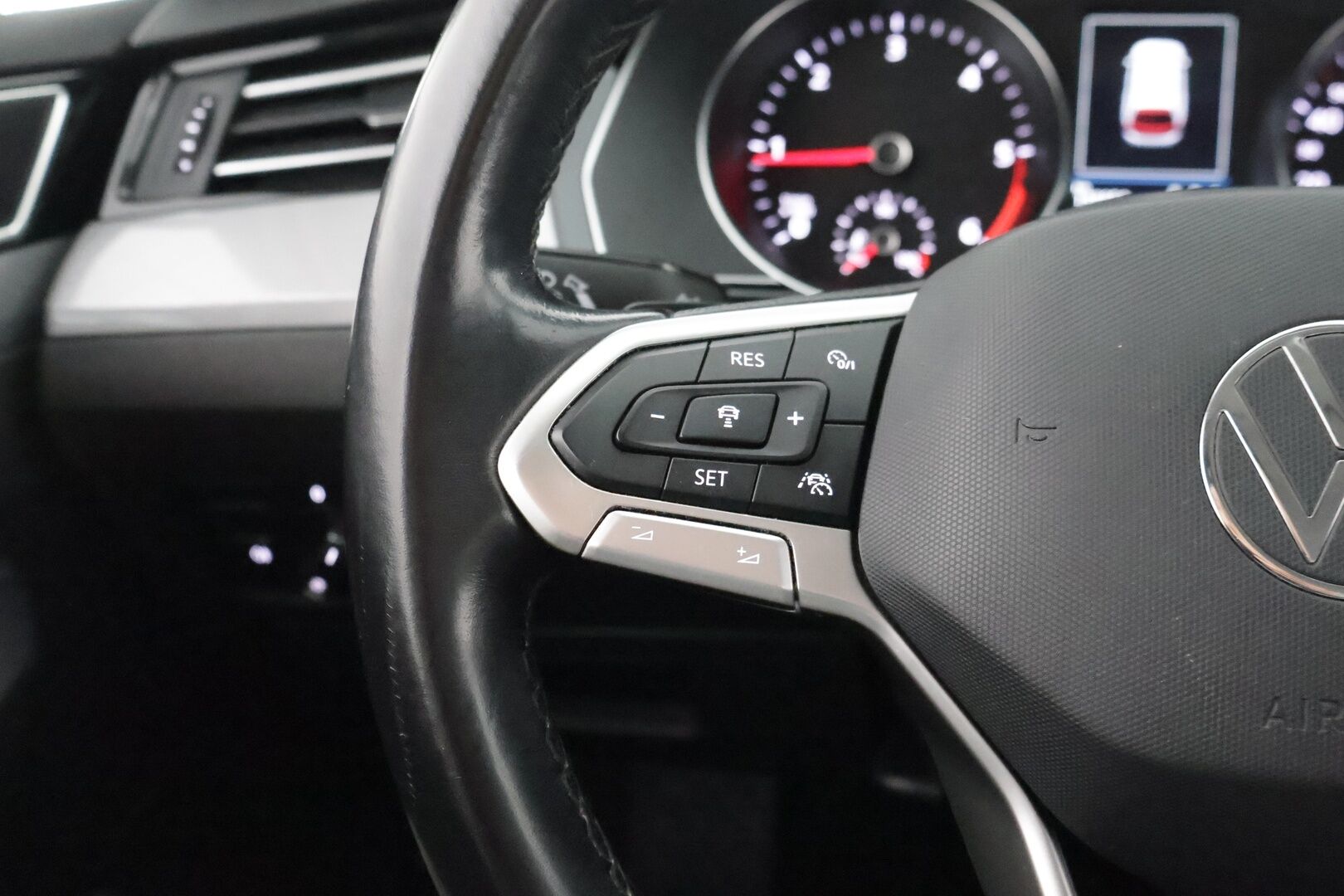 Volkswagen Passat 2021 Variant 2,0 TDI EVO SCR 110 kW DSG-automaatti** Koukku / Adapt.vakkari / P.tutkat / Aple&Android - 1-om Suomi-auto
