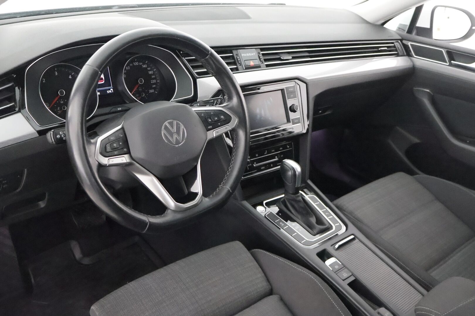 Volkswagen Passat 2021 Variant 2,0 TDI EVO SCR 110 kW DSG-automaatti** Koukku / Adapt.vakkari / P.tutkat / Aple&Android - 1-om Suomi-auto