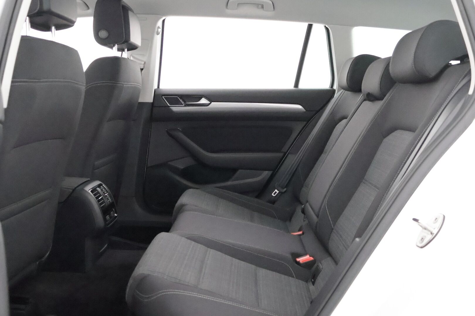 Volkswagen Passat 2021 Variant 2,0 TDI EVO SCR 110 kW DSG-automaatti** Koukku / Adapt.vakkari / P.tutkat / Aple&Android - 1-om Suomi-auto