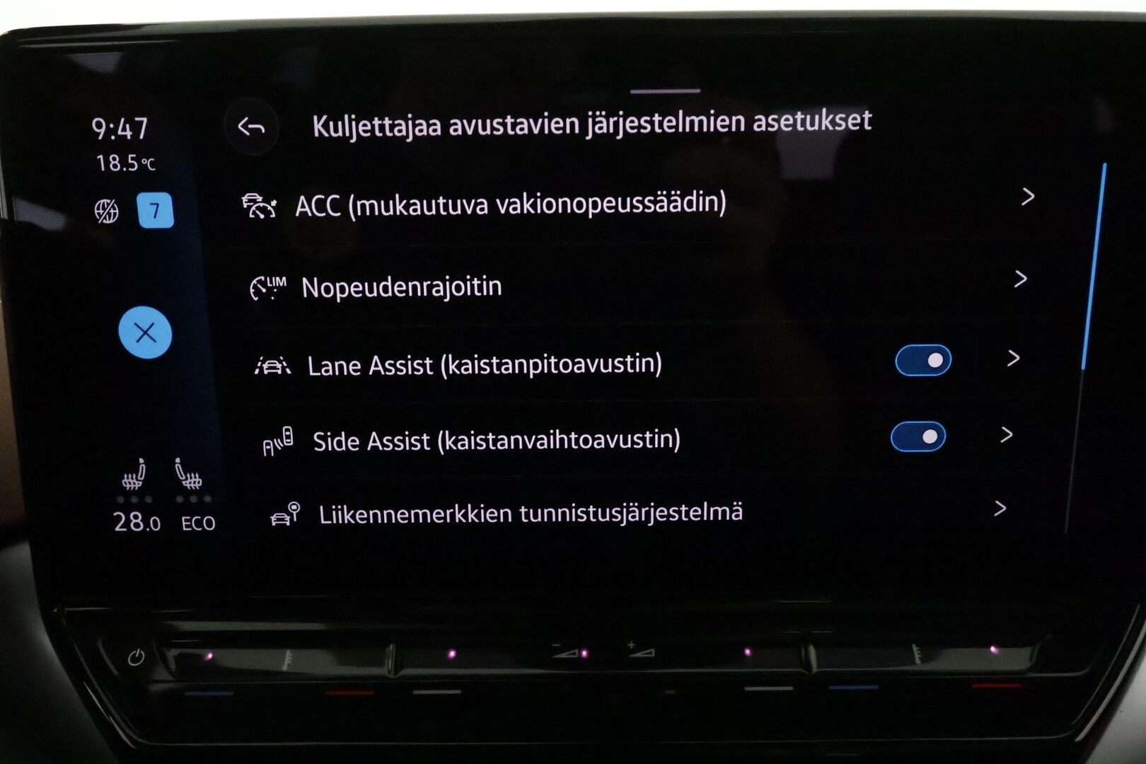 Volkswagen ID.4 2021 Pro Performance Business Max **Lämpöpumppu / Lasikatto / HUD / ACC / 360° / Matrix / Hierovat Sportpenkit Muistilla** - 1-om Suomi-auto / 2x Latauskaapelit / Kahdet Renkaat / Merkkihuollettu! / **HUIPPU KAMOILLA**