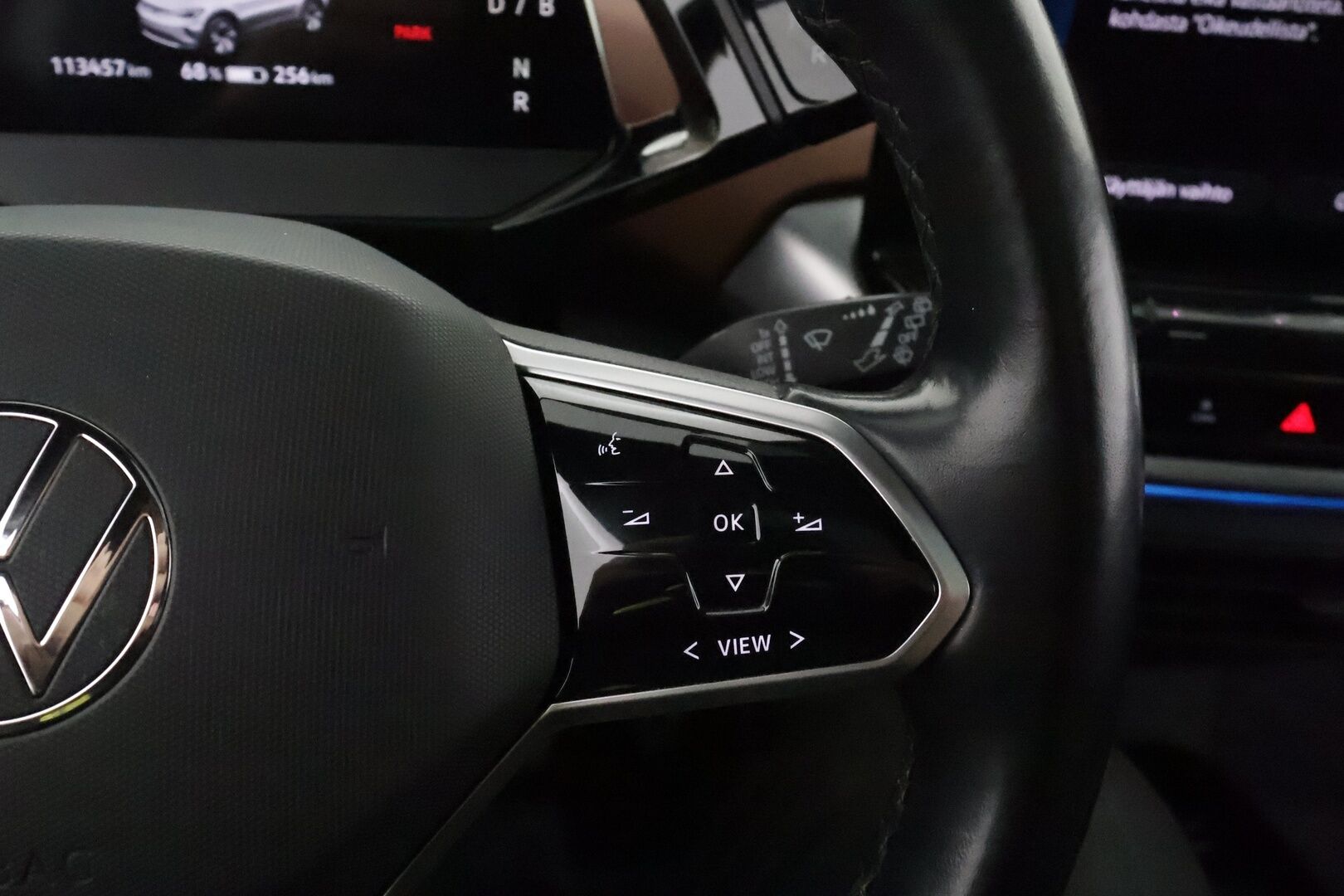 Volkswagen ID.4 2021 Pro Performance Business Max *Lämpöpumppu / Lasikatto / HUD / ACC / 360° / Matrix / Hierovat Sportpenkit Muistilla* - 1-om Suomi-auto / Akku kuntotarkastettu /  2x Latauskaapelit / Kahdet Renkaat / Merkkihuollettu