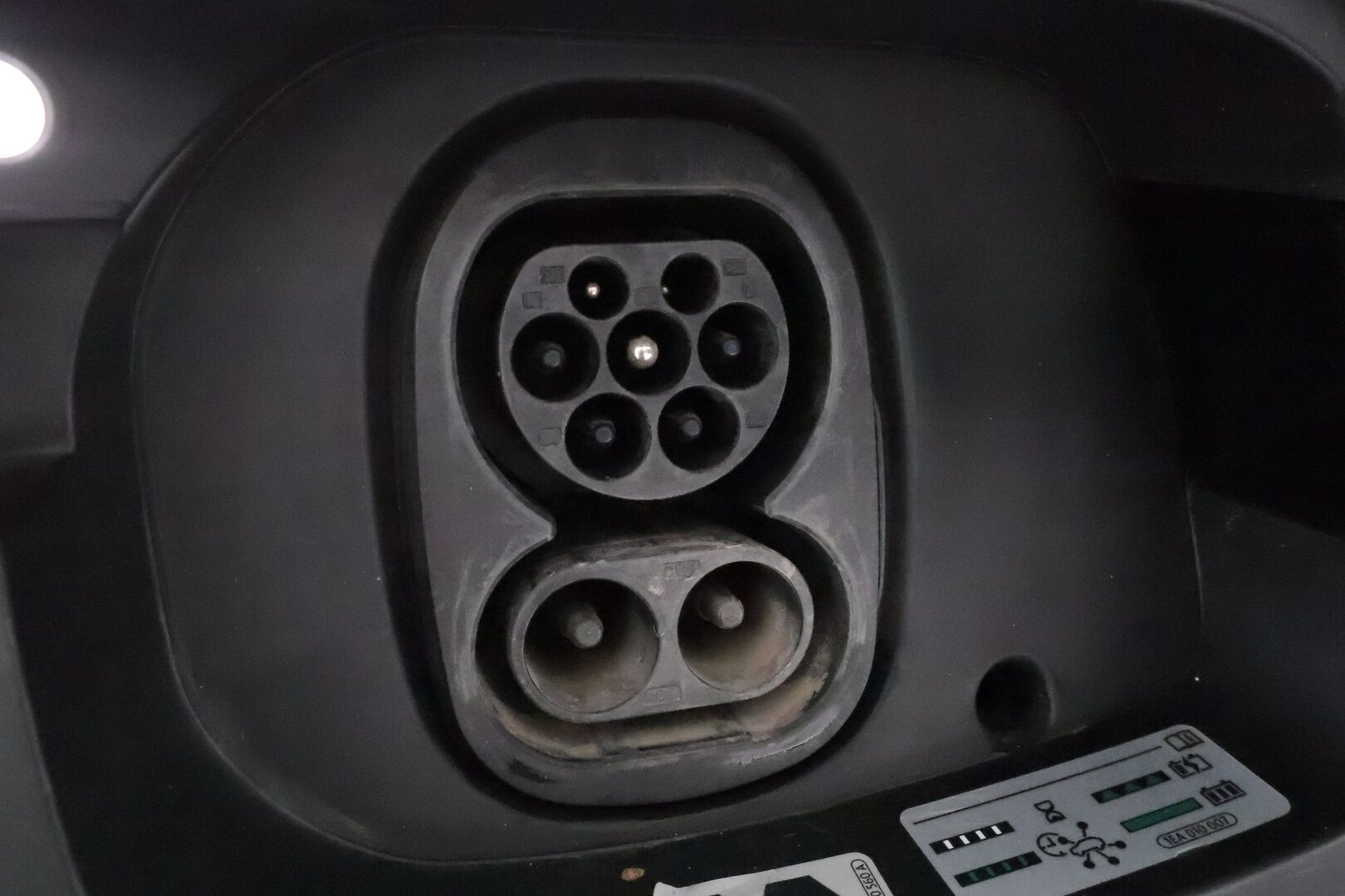 Volkswagen ID.4 2021 Pro Performance Business Max **Lämpöpumppu / Lasikatto / HUD / ACC / 360° / Matrix / Hierovat Sportpenkit Muistilla** - 1-om Suomi-auto / 2x Latauskaapelit / Kahdet Renkaat / Merkkihuollettu! / **HUIPPU KAMOILLA**