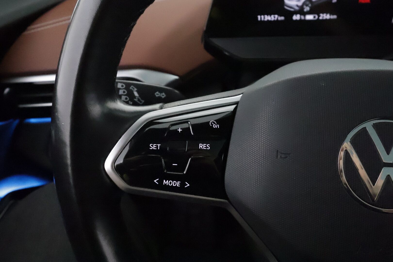 Volkswagen ID.4 2021 Pro Performance Business Max *Lämpöpumppu / Lasikatto / HUD / ACC / 360° / Matrix / Hierovat Sportpenkit Muistilla* - 1-om Suomi-auto / Akku kuntotarkastettu /  2x Latauskaapelit / Kahdet Renkaat / Merkkihuollettu