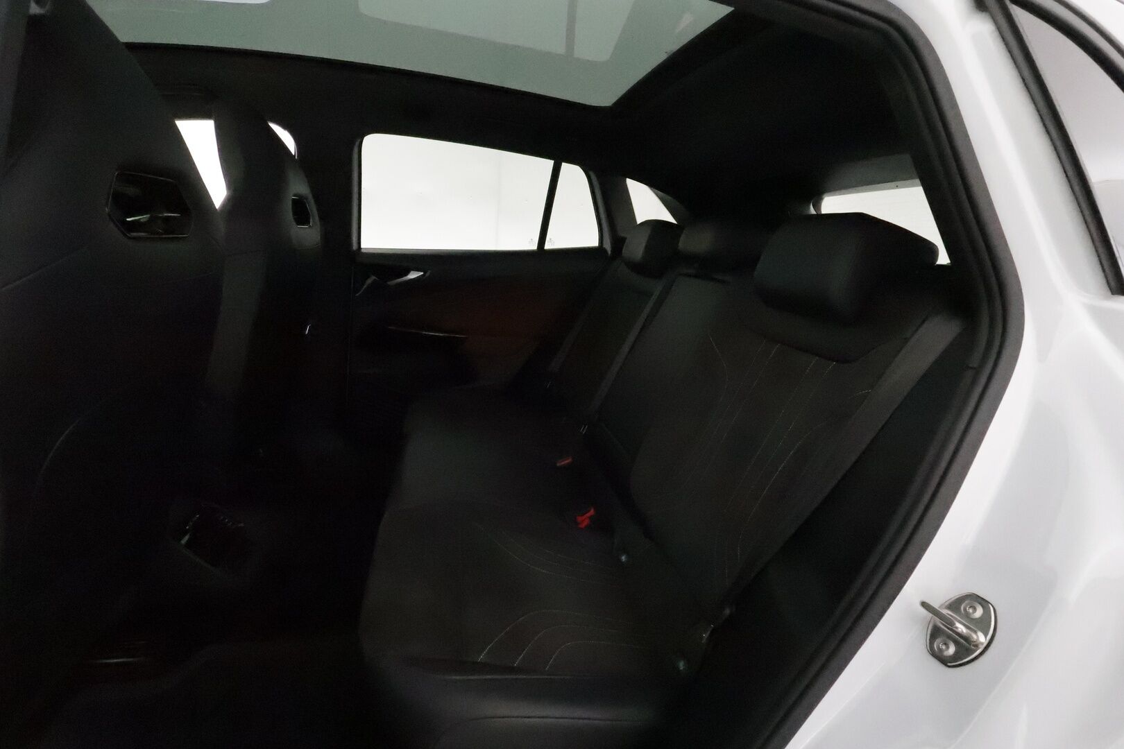 Volkswagen ID.4 2021 Pro Performance Business Max **Lämpöpumppu / Lasikatto / HUD / ACC / 360° / Matrix / Hierovat Sportpenkit Muistilla** - 1-om Suomi-auto / 2x Latauskaapelit / Kahdet Renkaat / Merkkihuollettu! / **HUIPPU KAMOILLA**