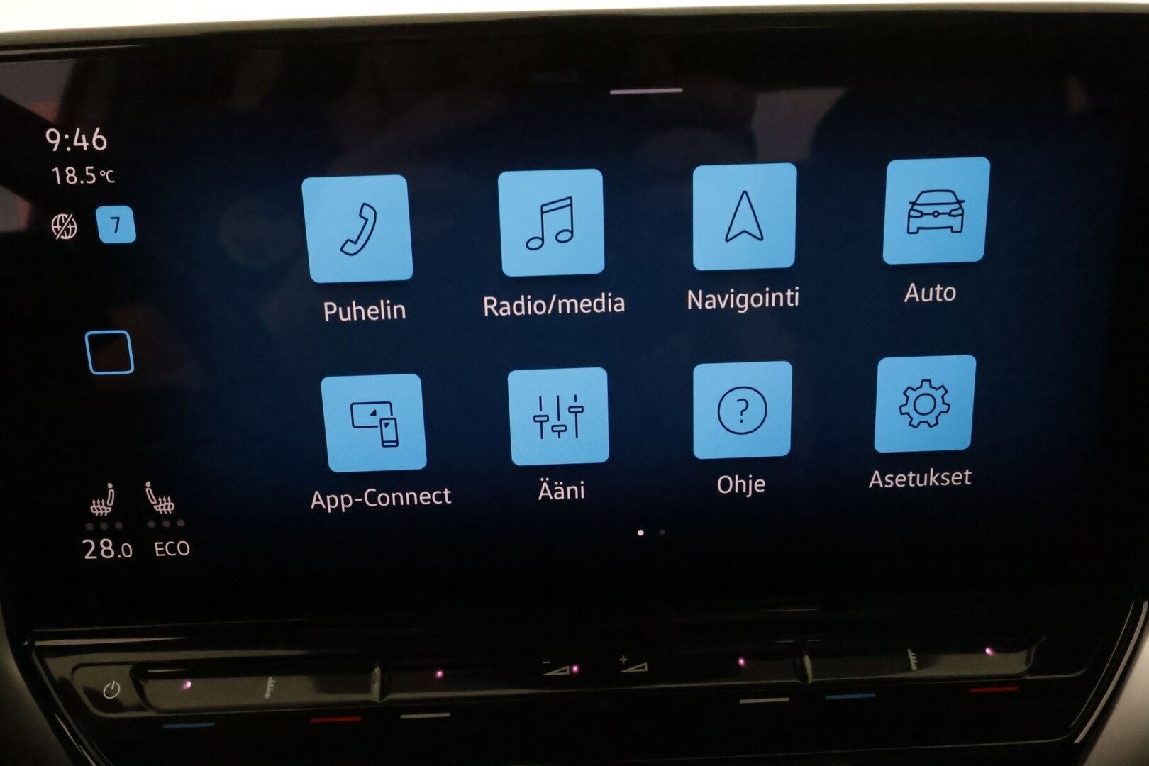 Volkswagen ID.4 2021 Pro Performance Business Max **Lämpöpumppu / Lasikatto / HUD / ACC / 360° / Matrix / Hierovat Sportpenkit Muistilla** - 1-om Suomi-auto / 2x Latauskaapelit / Kahdet Renkaat / Merkkihuollettu! / **HUIPPU KAMOILLA**