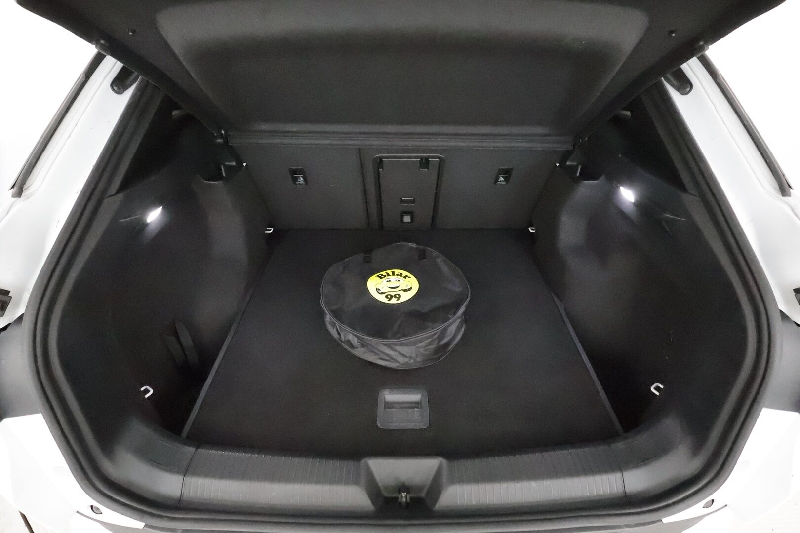 Volkswagen ID.4 2021 Pro Performance Business Max **Lämpöpumppu / Lasikatto / HUD / ACC / 360° / Matrix / Hierovat Sportpenkit Muistilla** - 1-om Suomi-auto / 2x Latauskaapelit / Kahdet Renkaat / Merkkihuollettu! / **HUIPPU KAMOILLA**