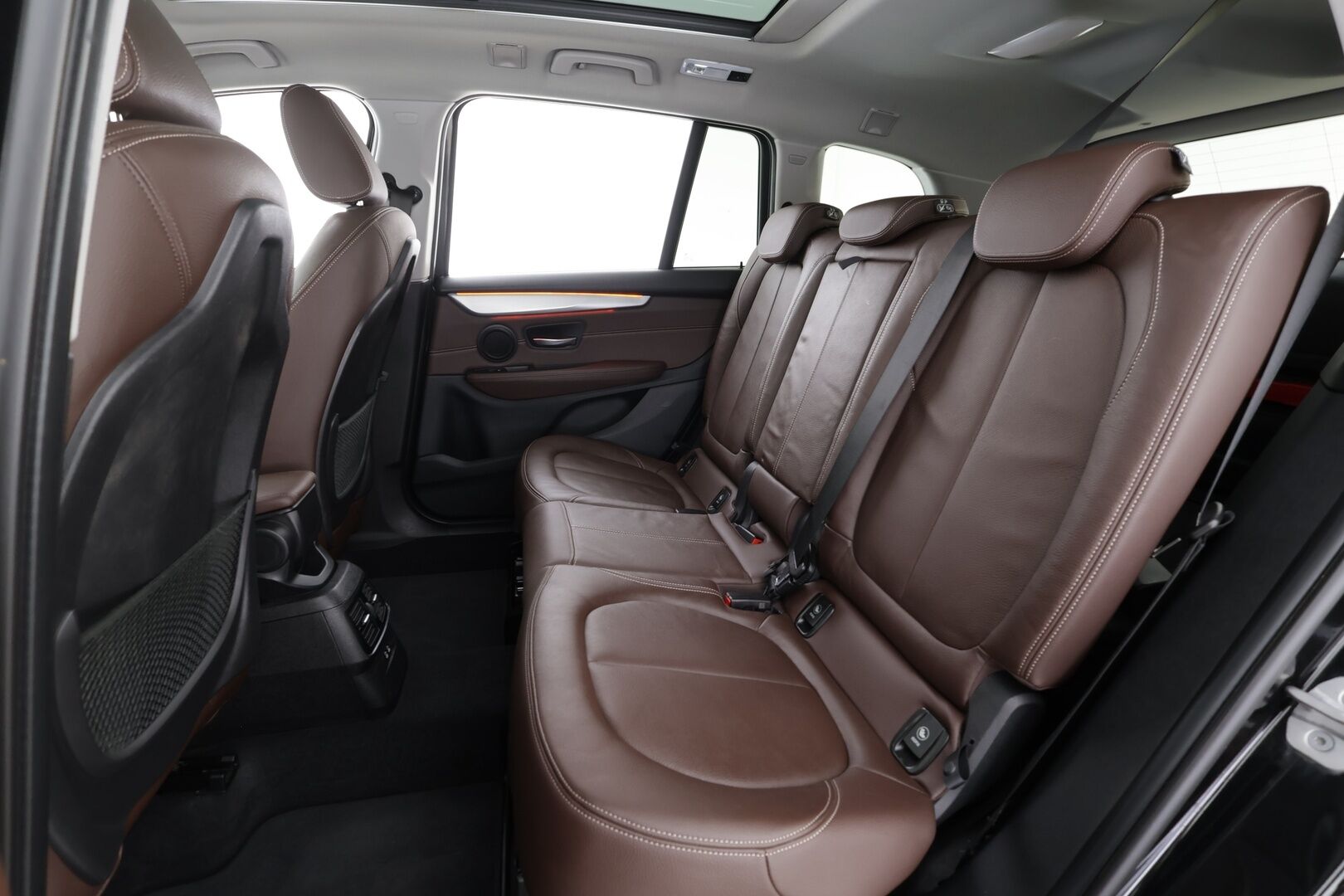 BMW 218 2021 F46 Gran Tourer 218d A xDrive Business Luxury * ACC / P.tutkat / Comfort Access / Panorama / Koukku / LED / Hifi * - Ruskeat nahat / 1.Om Suomi-auto / Kahdet renkaat aluvanteilla / Merkkihuollettu / Huippuvarusteet - HULLUT AVAJAISHULINAT KORKOTARJOUS 3,29 %