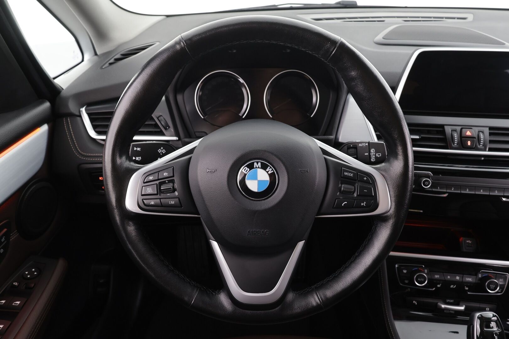 BMW 218 2021 F46 Gran Tourer 218d A xDrive Business Luxury - Ruskeat nahat | 1.Om Suomi-auto | Kahdet renkaat aluvanteilla | Merkkihuollettu | Huippuvarusteet
