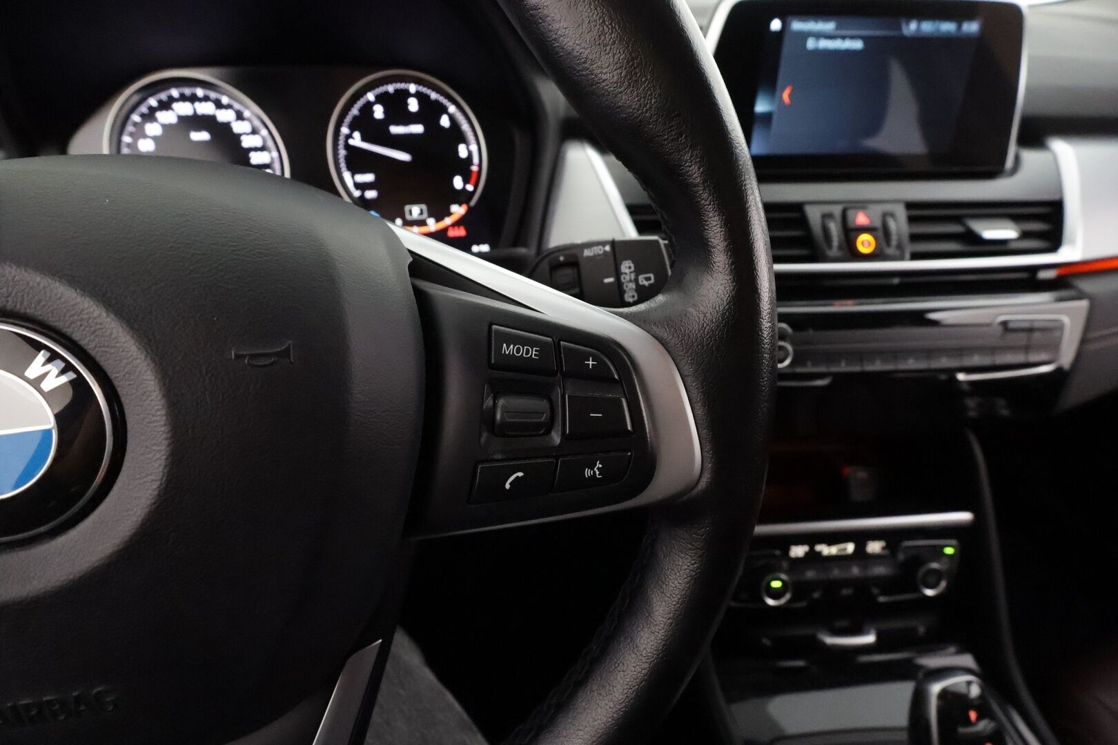 BMW 218 2021 F46 Gran Tourer 218d A xDrive Business Luxury * ACC / P.tutkat / Comfort Access / Panorama / Koukku / LED / Hifi * - Ruskeat nahat / 1.Om Suomi-auto / Kahdet renkaat aluvanteilla / Merkkihuollettu / Huippuvarusteet - HULLUT AVAJAISHULINAT KORKOTARJOUS 3,29 %