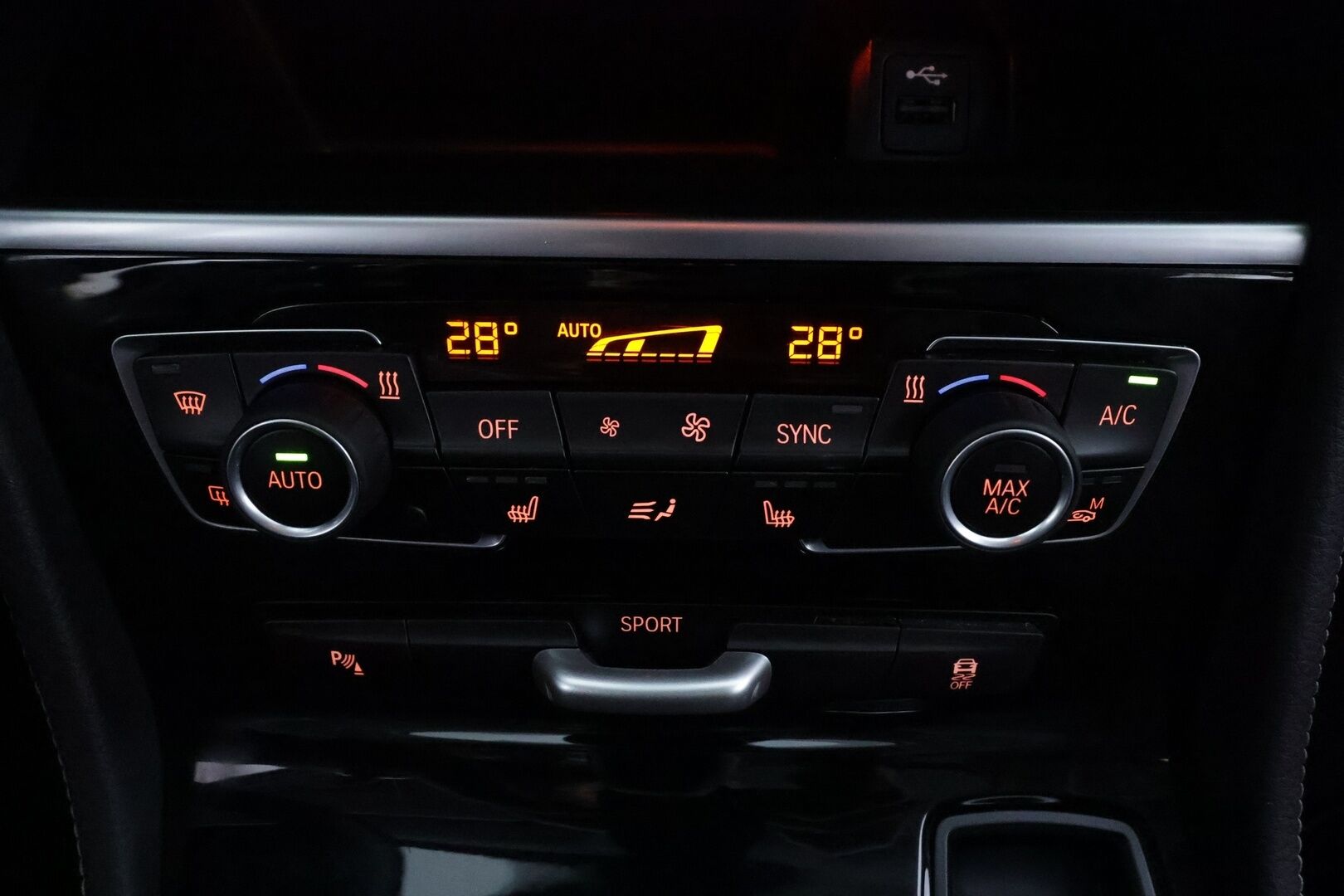 BMW 218 2021 F46 Gran Tourer 218d A xDrive Business Luxury * ACC / P.tutkat / Comfort Access / Panorama / Koukku / LED / Hifi * - Ruskeat nahat / 1.Om Suomi-auto / Kahdet renkaat aluvanteilla / Merkkihuollettu / Huippuvarusteet - HULLUT AVAJAISHULINAT KORKOTARJOUS 3,29 %