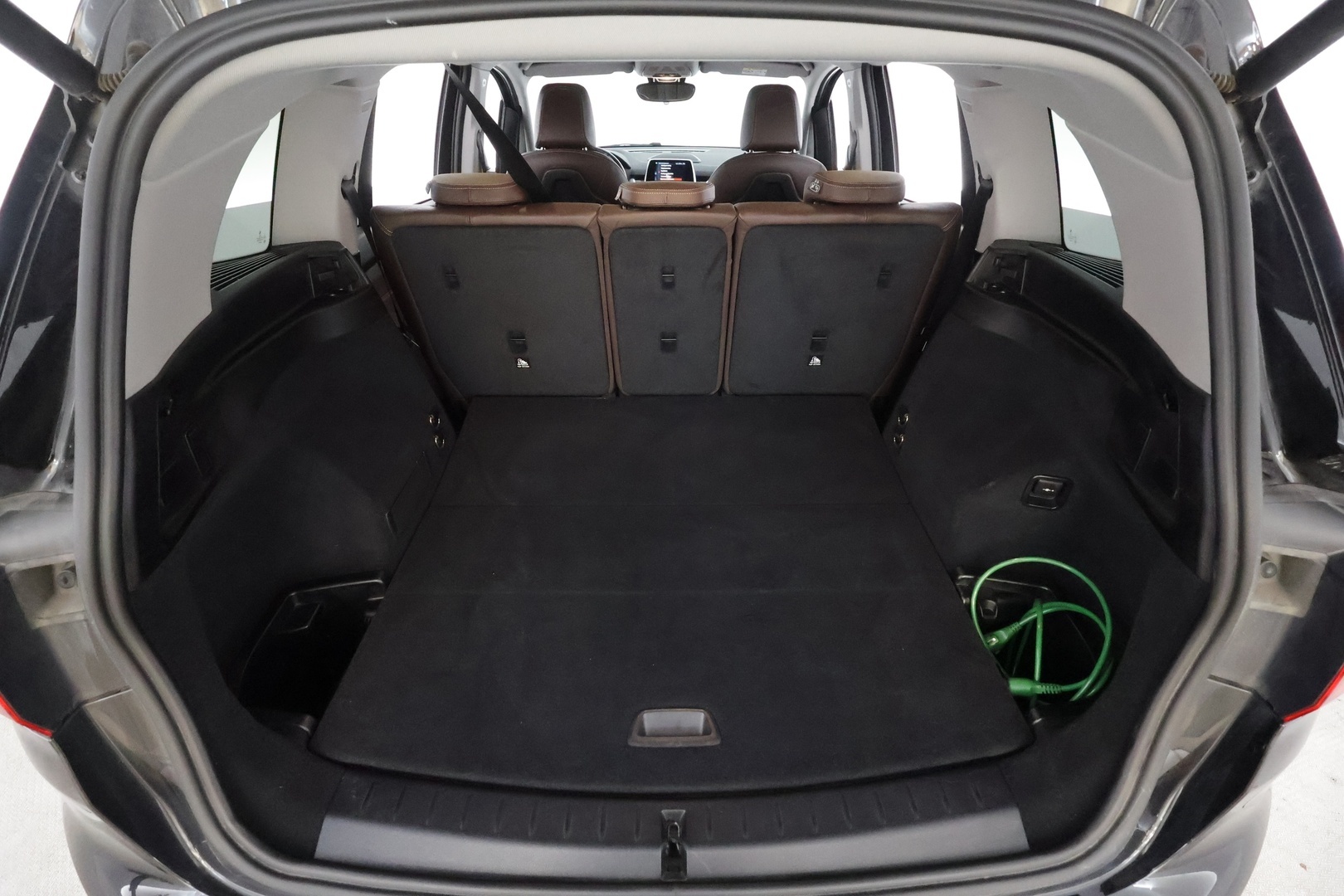 BMW 218 2021 F46 Gran Tourer 218d A xDrive Business Luxury * ACC / P.tutkat / Comfort Access / Panorama / Koukku / LED / Hifi * - Ruskeat nahat / 1.Om Suomi-auto / Kahdet renkaat aluvanteilla / Merkkihuollettu / Huippuvarusteet