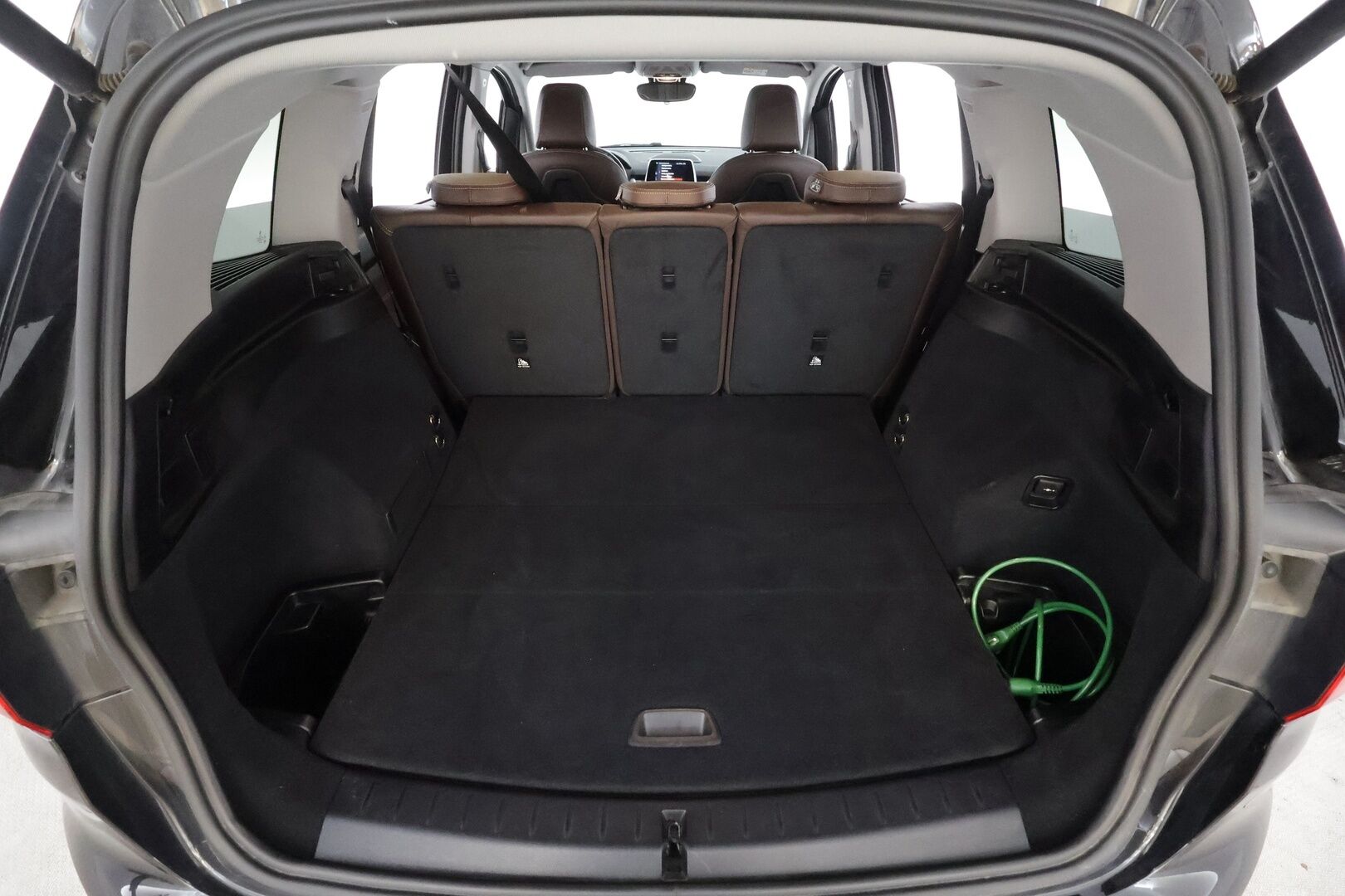 BMW 218 2021 F46 Gran Tourer 218d A xDrive Business Luxury * ACC / P.tutkat / Comfort Access / Panorama / Koukku / LED / Hifi * - Ruskeat nahat / 1.Om Suomi-auto / Kahdet renkaat aluvanteilla / Merkkihuollettu / Huippuvarusteet