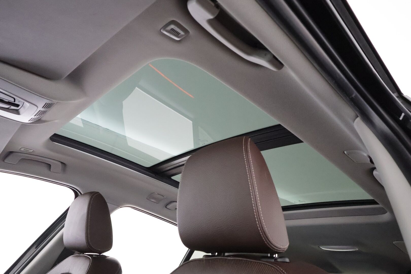 BMW 218 2021 F46 Gran Tourer 218d A xDrive Business Luxury * ACC / P.tutkat / Comfort Access / Panorama / Koukku / LED / Hifi * - Ruskeat nahat / 1.Om Suomi-auto / Kahdet renkaat aluvanteilla / Merkkihuollettu / Huippuvarusteet