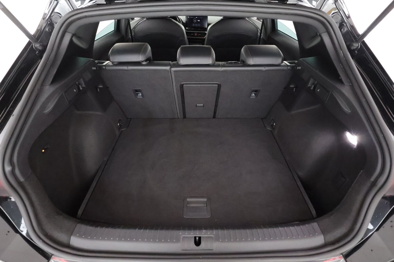 Cupra Formentor 2022 2,0 TSI 140 kW 4Drive DSG - | ACC | Webasto | Koukku | Beats | Ambient light | P.kamera | Puolinahat | Keyless | Lane Assist | Lämm. ratti | Digimittaristo | 2x renkaat aluin | 