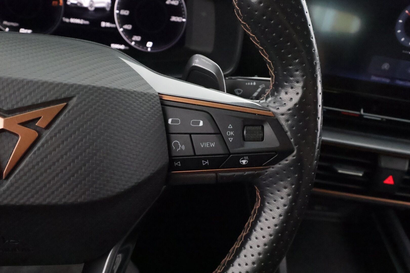Cupra Formentor 2022 2,0 TSI 140 kW 4Drive DSG - | ACC | Webasto | Koukku | Beats | Ambient light | P.kamera | Puolinahat | Keyless | Lane Assist | Lämm. ratti | Digimittaristo | 2x renkaat aluin | 