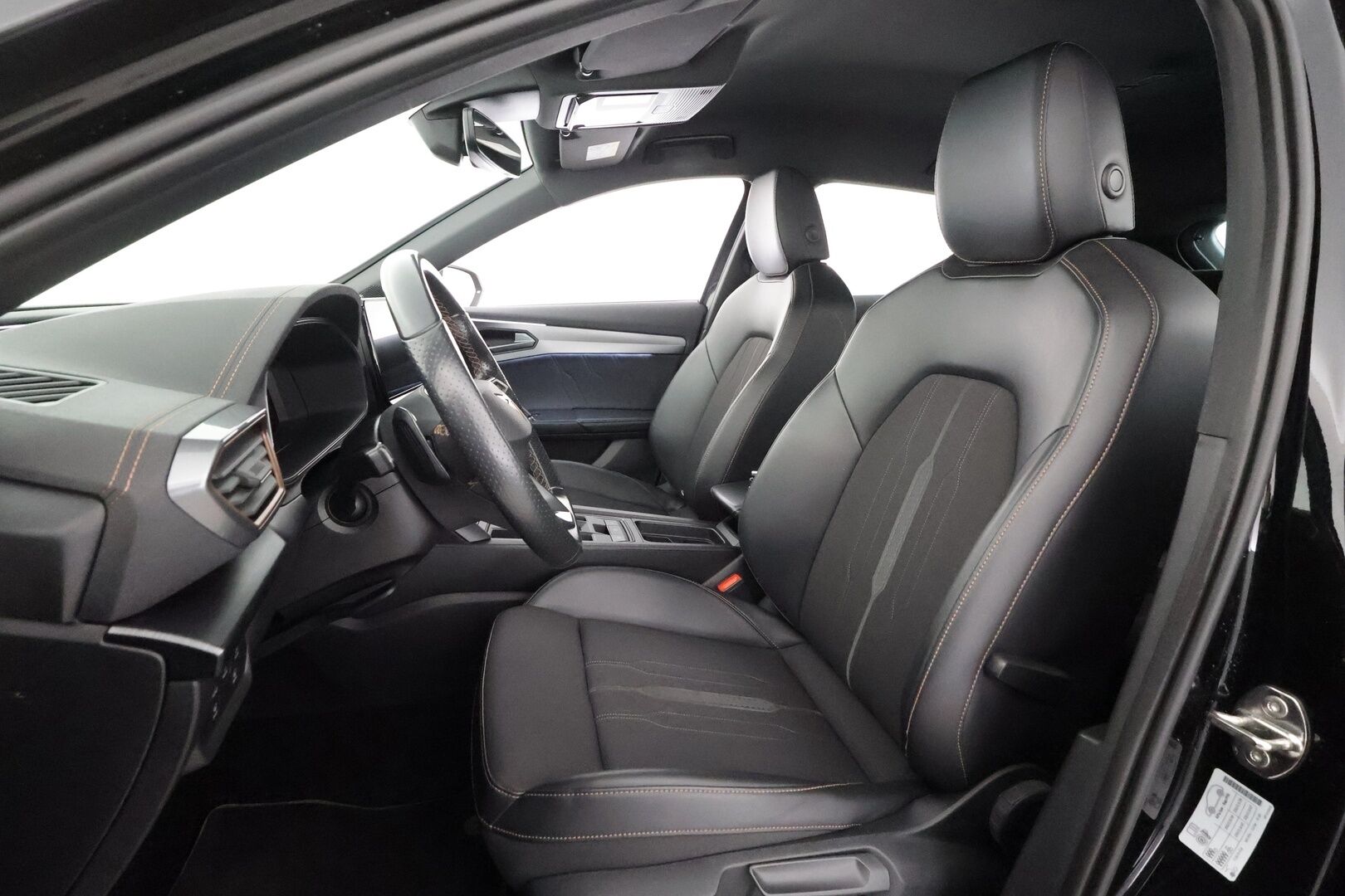 Cupra Formentor 2022 2,0 TSI 140 kW 4Drive DSG - | ACC | Webasto | Koukku | Beats | Ambient light | P.kamera | Puolinahat | Keyless | Lane Assist | Lämm. ratti | Digimittaristo | 2x renkaat aluin | 