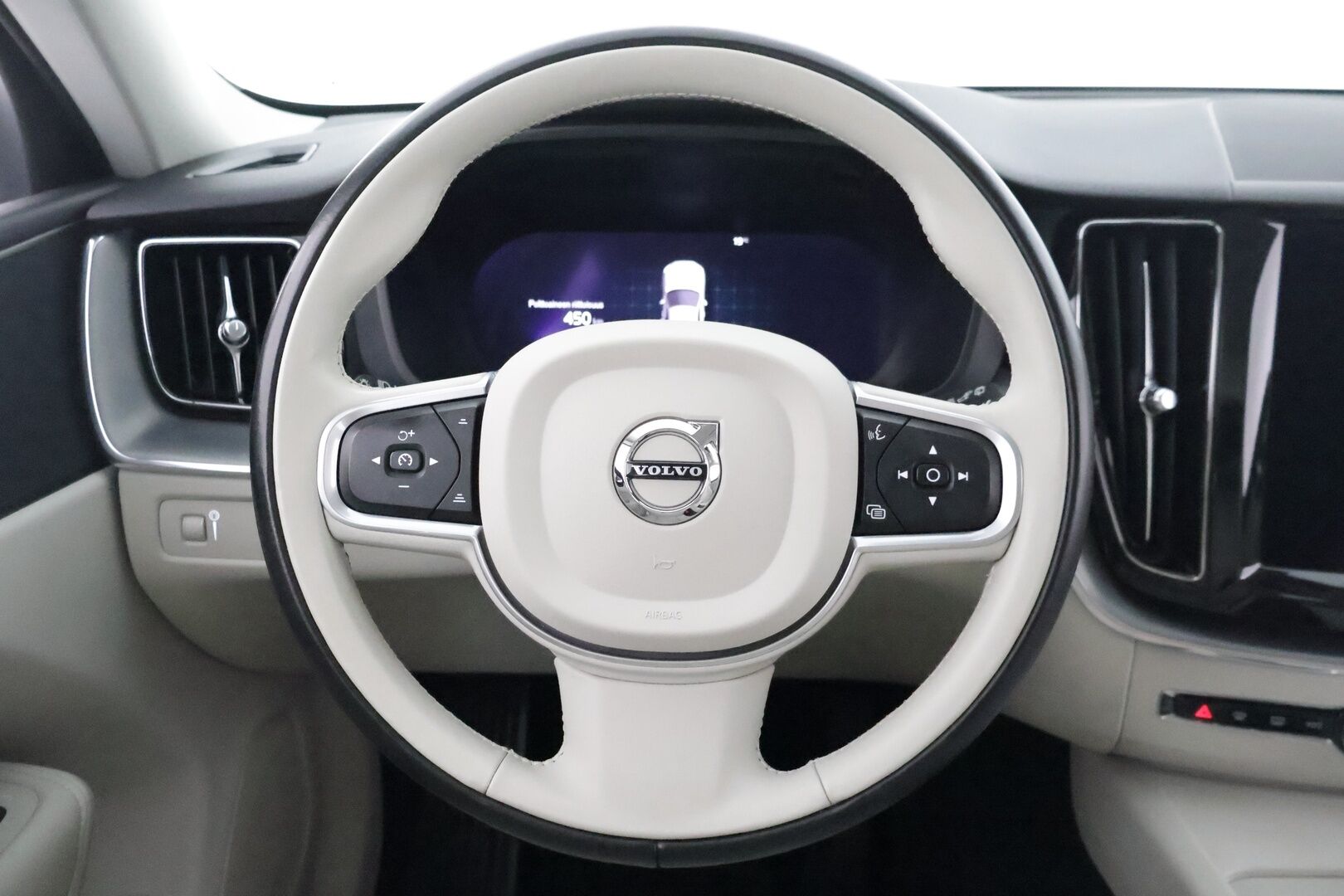 Volvo XC60 2022 B4 AWD D-MHEV Business Edition aut ** Pa-lämmitin / Adapt. vakkari / Muistipenkki / Koukku / P.kamera / Keyless ** - 3,99 % KORKOTARJOUS TÄHÄN AUTOON - 1-om. Suomi-auto / Merkkihuollettu