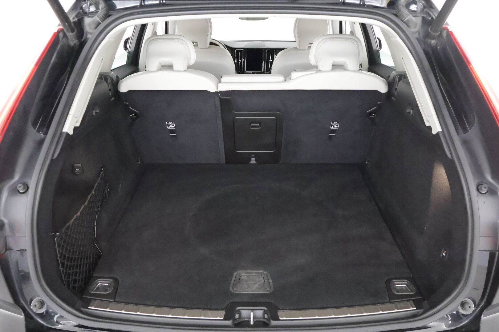 Volvo XC60 2022 B4 AWD D-MHEV Business Edition aut ** Pa-lämmitin / Adapt. vakkari / Muistipenkki / Koukku / P.kamera / Keyless ** - 3,99 % KORKOTARJOUS TÄHÄN AUTOON - 1-om. Suomi-auto / Merkkihuollettu