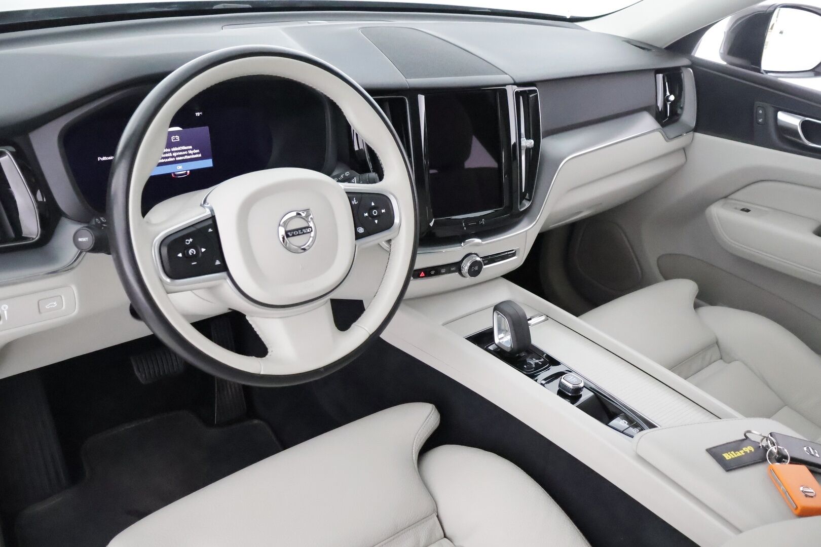 Volvo XC60 2022 B4 AWD D-MHEV Business Edition aut ** Pa-lämmitin / Adapt. vakkari / Muistipenkki / Koukku / P.kamera / Keyless ** - 3,99 % KORKOTARJOUS TÄHÄN AUTOON - 1-om. Suomi-auto / Merkkihuollettu