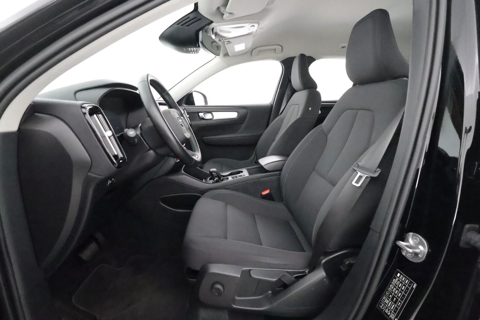Volvo XC40 2022 T4 TwE Business Inscription Expression Edition **1.om Suomi-auto / koukku / P. Kamera / LED-valot / Kaistavahti** - 3,99 % KORKOTARJOUS TÄHÄN AUTOON - Digimittaristo / Apple&Android / KeylessGO / 2x Renkaat