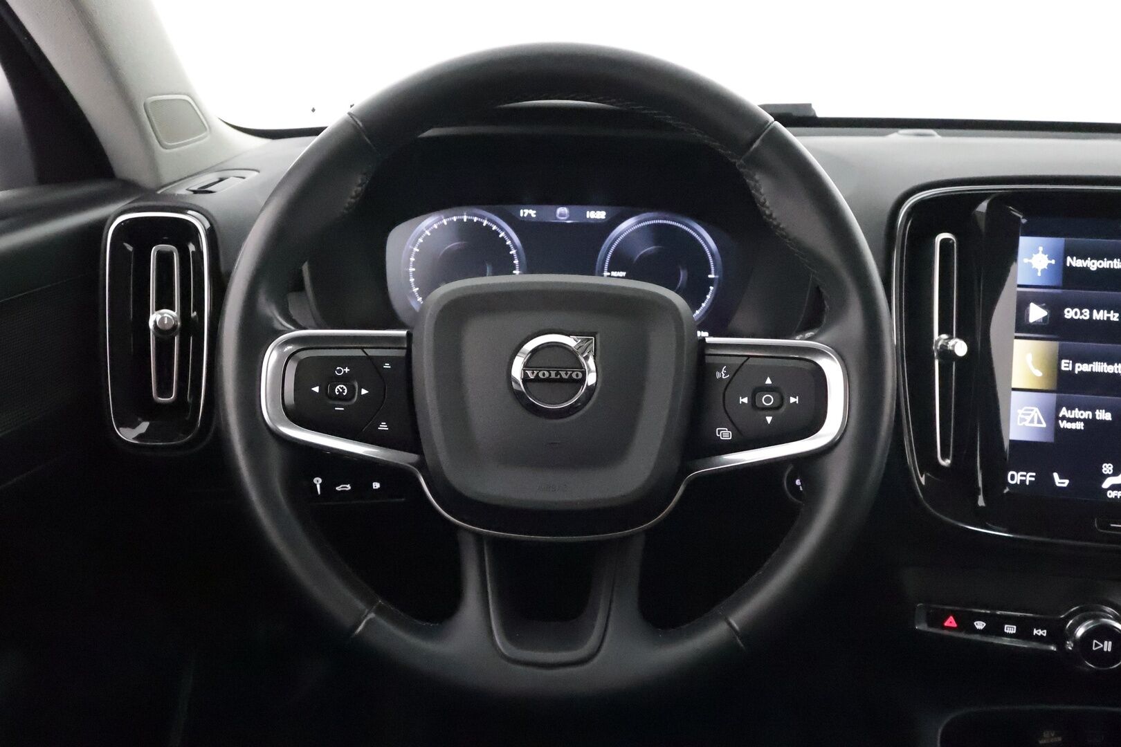 Volvo XC40 2022 T4 TwE Business Inscription Expression Edition **1.om Suomi-auto / koukku / P. Kamera / LED-valot / Kaistavahti** - 3,99 % KORKOTARJOUS TÄHÄN AUTOON - Digimittaristo / Apple&Android / KeylessGO / 2x Renkaat