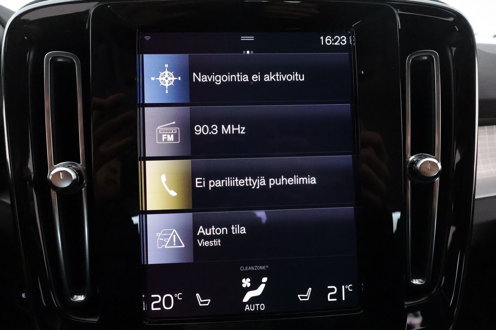 Volvo XC40 2022 T4 TwE Business Inscription Expression Edition **1.om Suomi-auto / koukku / P. Kamera / LED-valot / Kaistavahti** - 3,99 % KORKOTARJOUS TÄHÄN AUTOON - Digimittaristo / Apple&Android / KeylessGO / 2x Renkaat