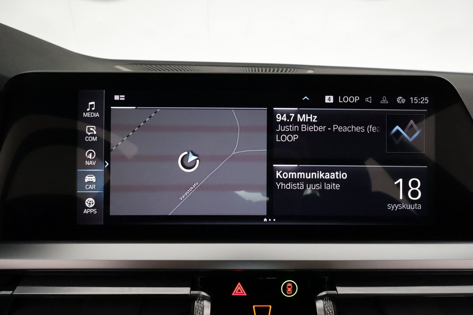 BMW 320 2022 G20 A Charged Edition M Sport **Vakkari / Hifi / P.tutkat / Nahka-Alcantara / Navi / LED** - 1.Om Suomi-auto / Kahdet renkaat aluvanteilla / Akku kuntotarkastettu SOH 92,1% / Juuri huollettu!