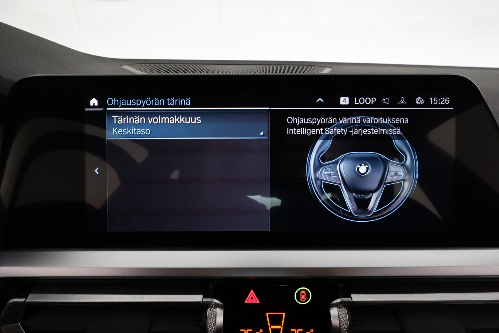 BMW 320 2022 G20 A Charged Edition M Sport **Vakkari / Hifi / P.tutkat / Nahka-Alcantara / Navi / LED** - 1.Om Suomi-auto / Kahdet renkaat aluvanteilla / Akku kuntotarkastettu SOH 92,1% / Juuri huollettu!