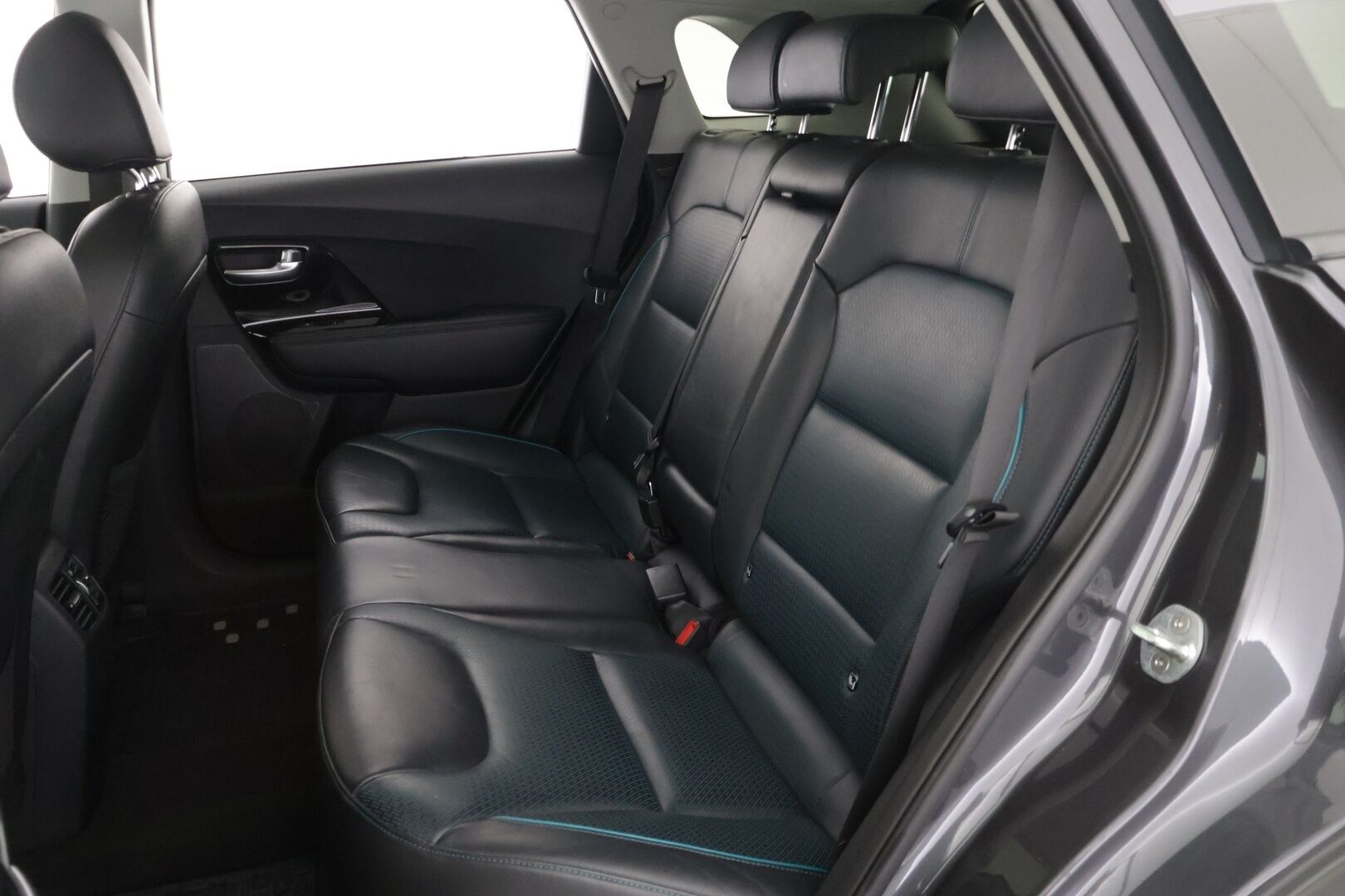 Kia Niro 2019 Business Premium 64 kWh 204 hv - *ACC / Kattoluukku / JBL / P.Kamera / Nahkasisusta / Ilmastoidut penkit / Keyless / Navi*