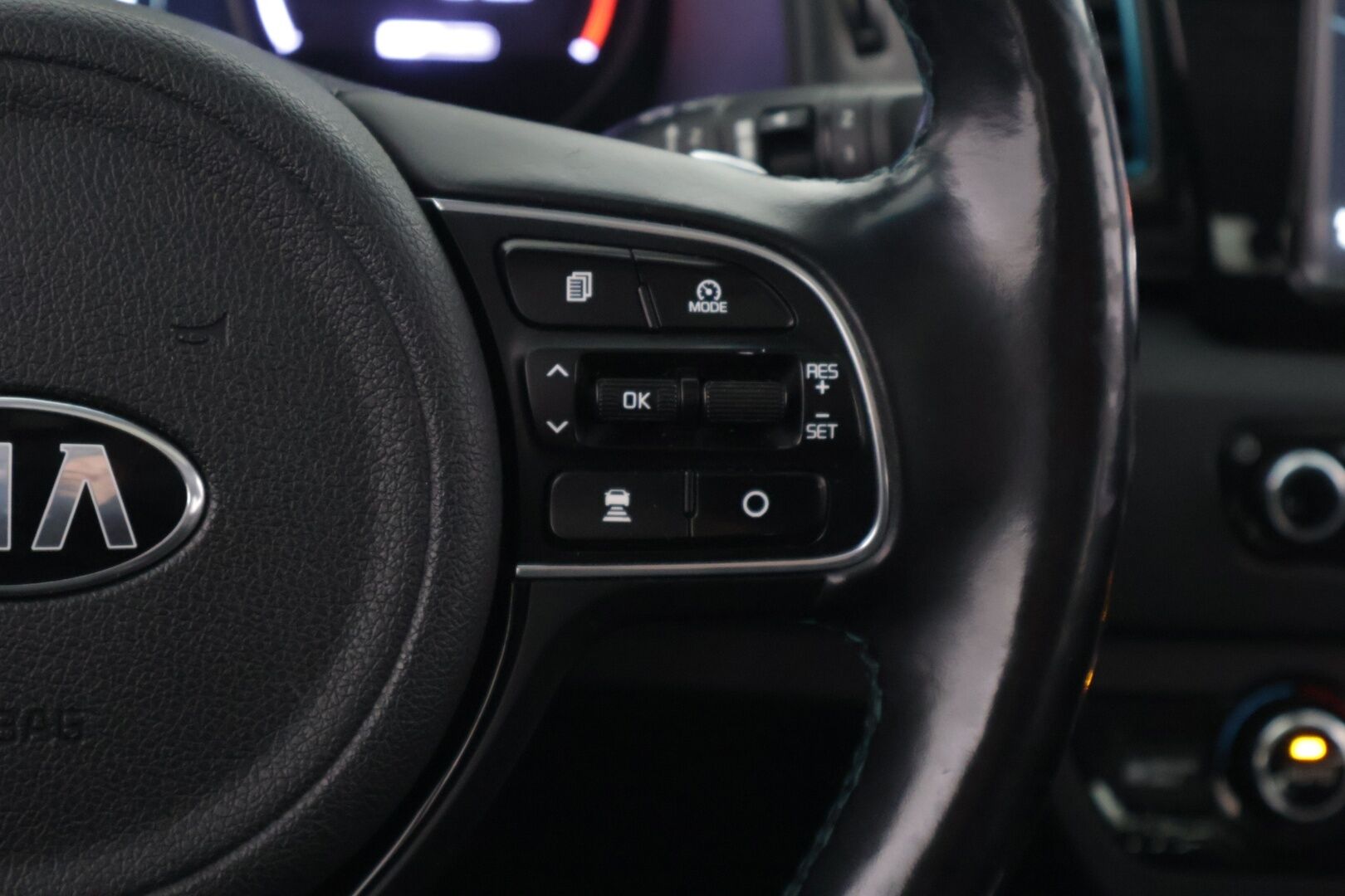 Kia Niro 2019 Business Premium 64 kWh 204 hv - *ACC / Kattoluukku / JBL / P.Kamera / Nahkasisusta / Ilmastoidut penkit / Keyless / Navi*