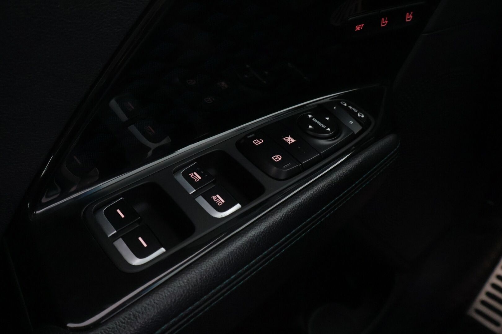 Kia Niro 2019 Business Premium 64 kWh 204 hv - *ACC / Kattoluukku / JBL / P.Kamera / Nahkasisusta / Ilmastoidut penkit / Keyless / Navi*