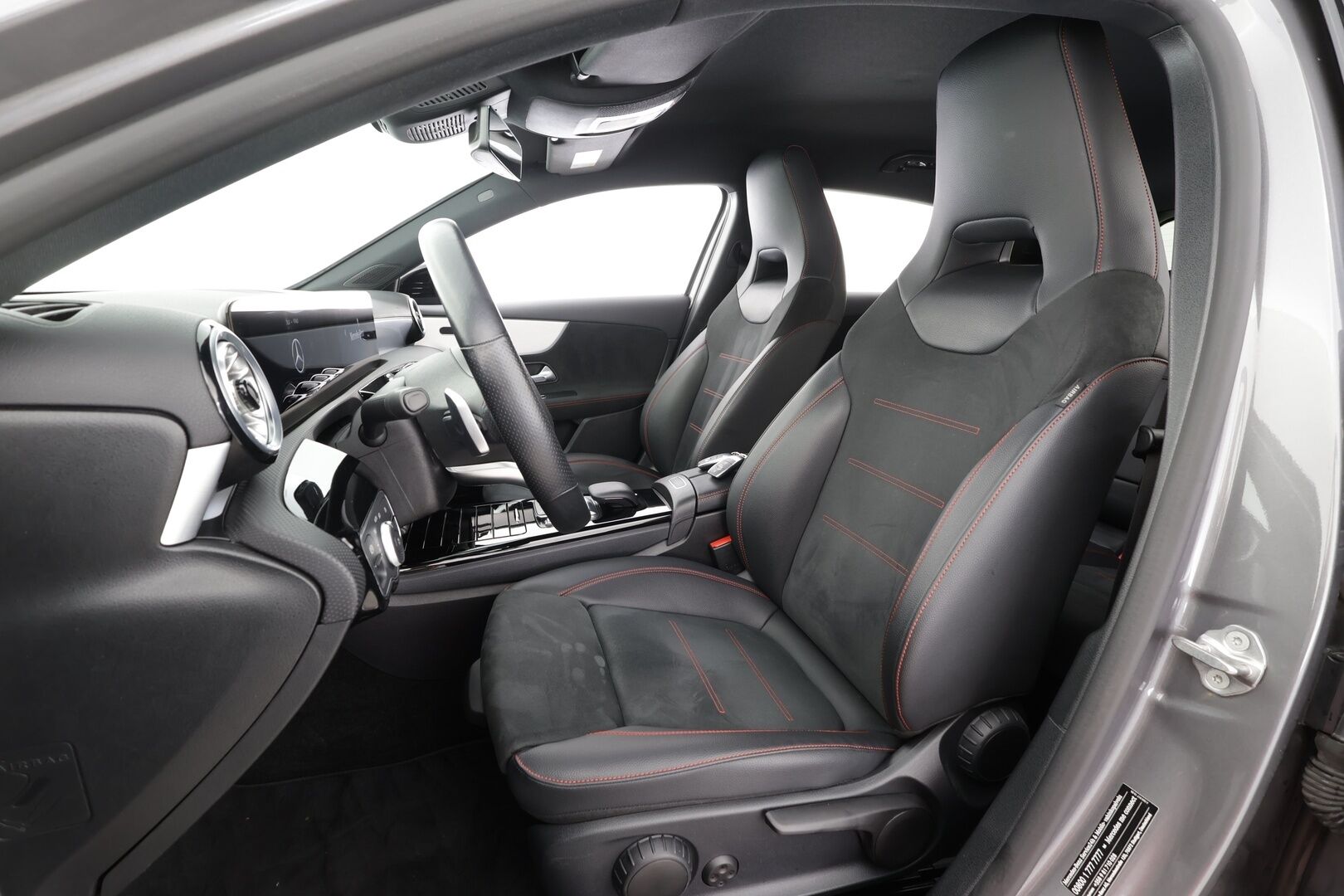 Mercedes-Benz A 2022 250 4MATIC A Business AMG - | Widescreen | Nahka-alcantara | Ambient light | Sporttipenkit | Lane Assist | P.kamera | Vakkari | Lohko+sisälämmitin | LED | 2x renkaat aluin |