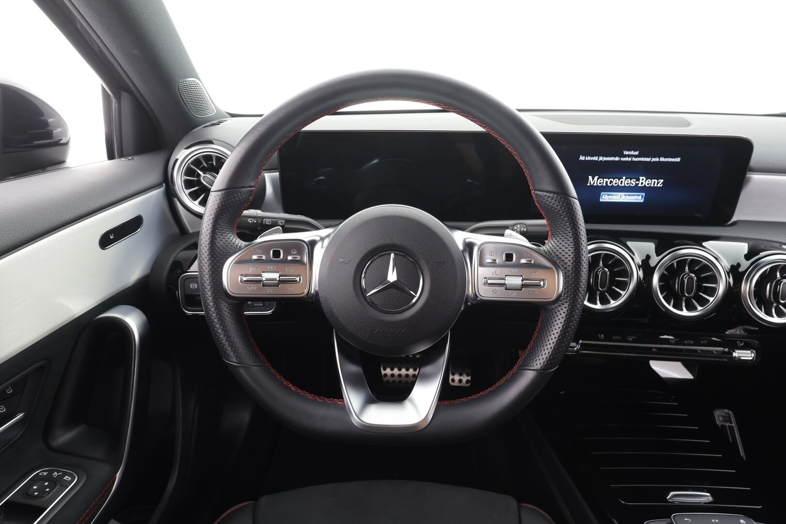 Mercedes-Benz A 2022 250 4MATIC A Business AMG - | Widescreen | Nahka-alcantara | Ambient light | Sporttipenkit | Lane Assist | P.kamera | Vakkari | Lohko+sisälämmitin | LED | 2x renkaat aluin |