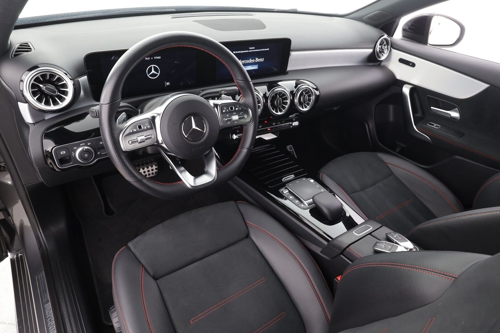 Mercedes-Benz A 2022 250 4MATIC A Business AMG - | Widescreen | Nahka-alcantara | Ambient light | Sporttipenkit | Lane Assist | P.kamera | Vakkari | Lohko+sisälämmitin | LED | 2x renkaat aluin |