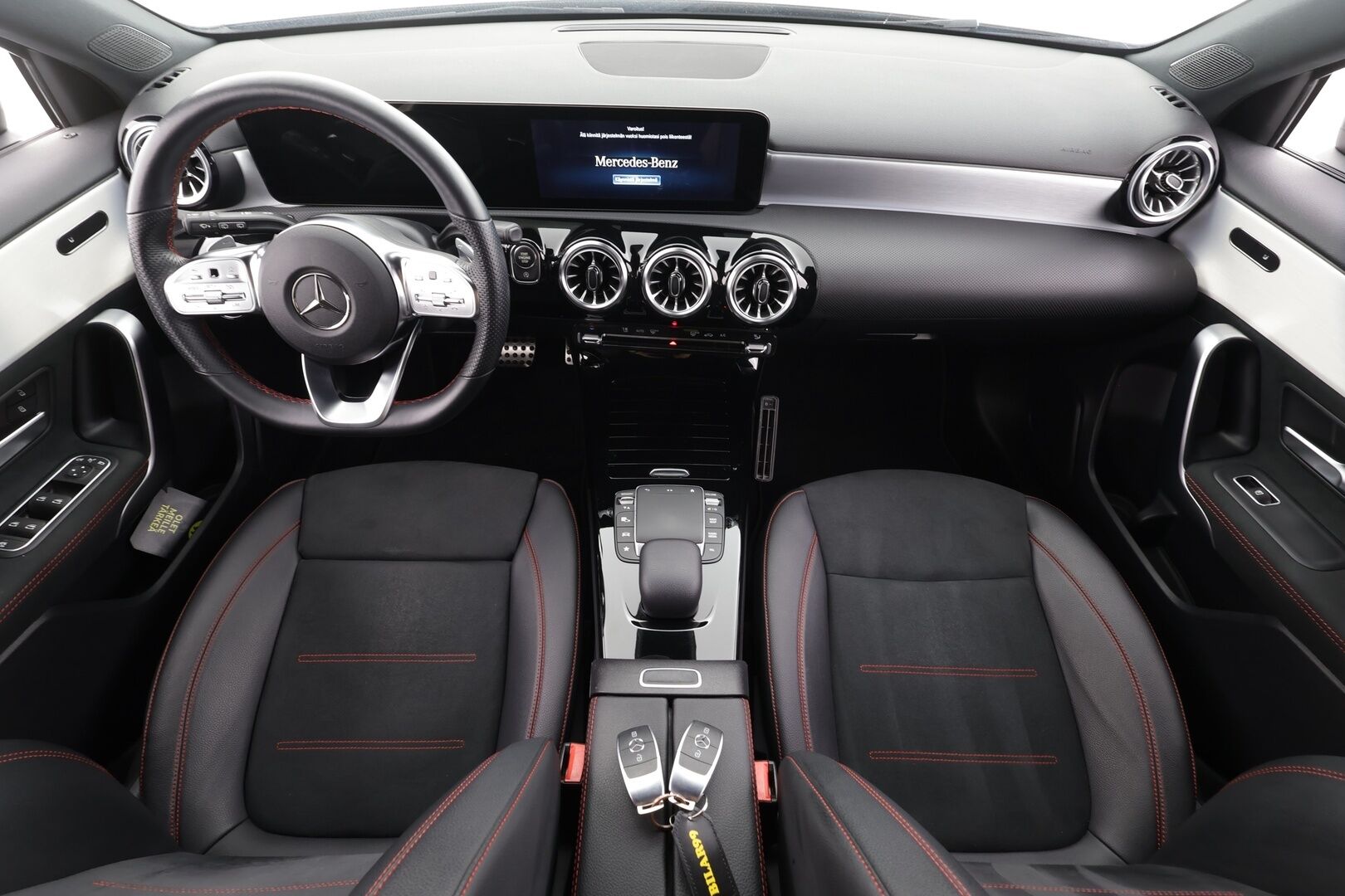 Mercedes-Benz A 2022 250 4MATIC A Business AMG - | Widescreen | Nahka-alcantara | Ambient light | Sporttipenkit | Lane Assist | P.kamera | Vakkari | Lohko+sisälämmitin | LED | 2x renkaat aluin |