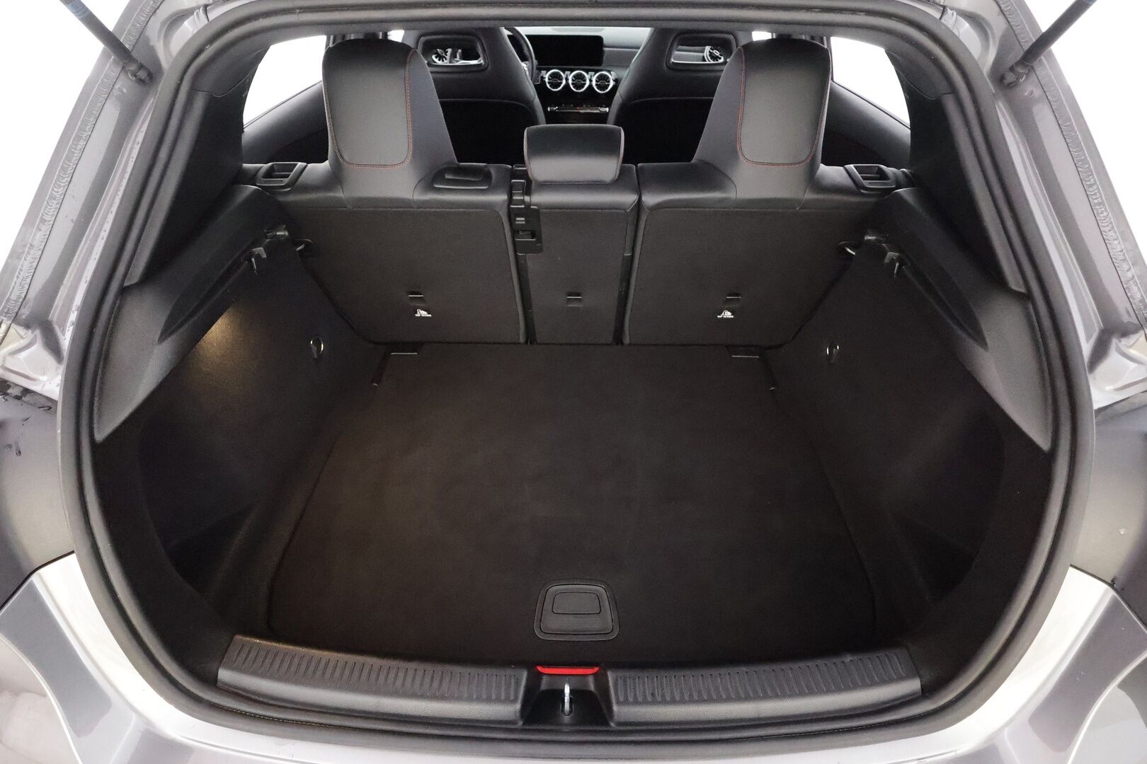 Mercedes-Benz A 2022 250 4MATIC A Business AMG - | Widescreen | Nahka-alcantara | Ambient light | Sporttipenkit | Lane Assist | P.kamera | Vakkari | Lohko+sisälämmitin | LED | 2x renkaat aluin |