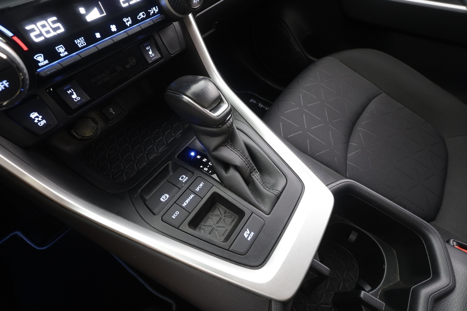 Toyota RAV4 2022 2,5 Hybrid Plus Edition - | ACC | LED | Ratinlämmitys | P.Kamera | Apple&Android | 1.Om Suomi-auto | Kahdet Renkaat |