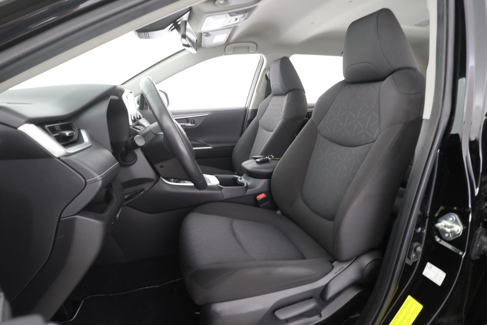 Toyota RAV4 2022 2,5 Hybrid Plus Edition - | ACC | LED | Ratinlämmitys | P.Kamera | Apple&Android | 1.Om Suomi-auto | Kahdet Renkaat |