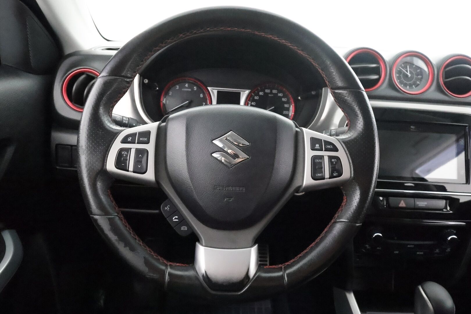 Suzuki Vitara 2017 1,4 BOOSTERJET 4WD S 6AT - | ACC | Koukku | Nahka-alcantara | P.kamera ja tutkat | Navi | Keyless | LED | Hätäjarrutusavustin | Lohko+sisähaara | 2x renkaat aluin | 