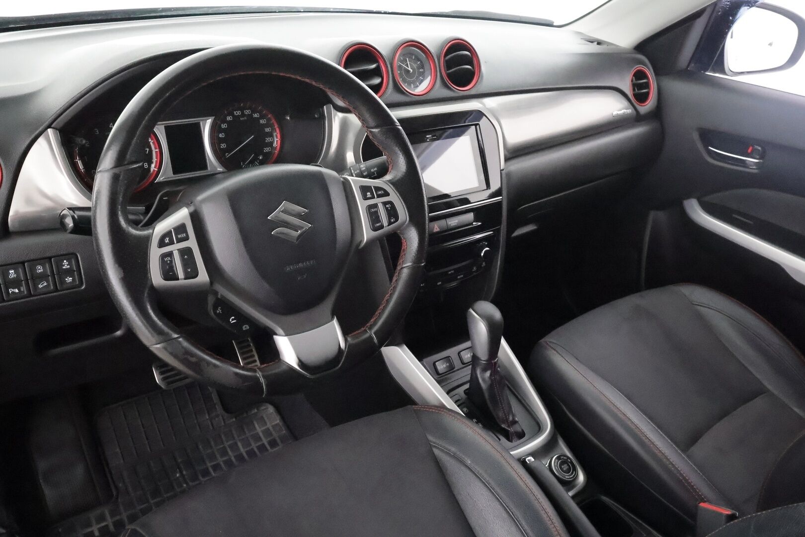 Suzuki Vitara 2017 1,4 BOOSTERJET 4WD S 6AT - | ACC | Koukku | Nahka-alcantara | P.kamera ja tutkat | Navi | Keyless | LED | Hätäjarrutusavustin | Lohko+sisähaara | 2x renkaat aluin | 