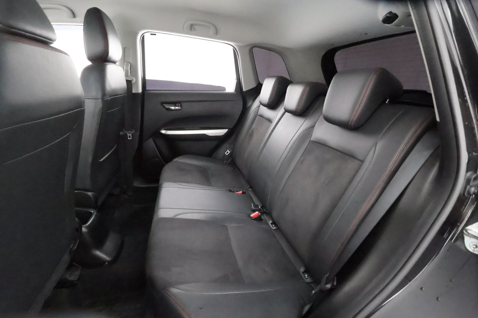 Suzuki Vitara 2017 1,4 BOOSTERJET 4WD S 6AT - | ACC | Koukku | Nahka-alcantara | P.kamera ja tutkat | Navi | Keyless | LED | Hätäjarrutusavustin | Lohko+sisähaara | 2x renkaat aluin | 